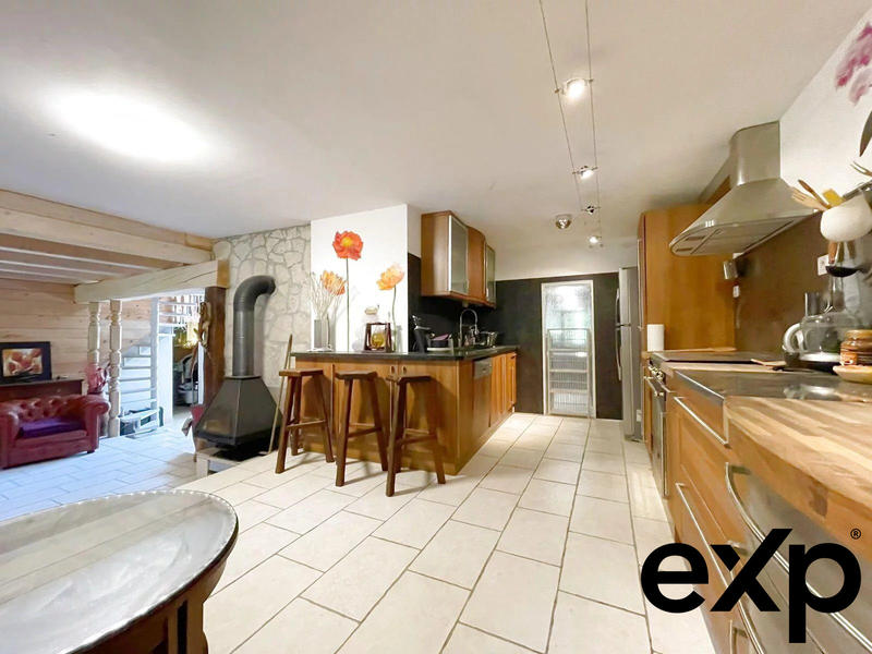 Maison - 198 m² - 8 pièces