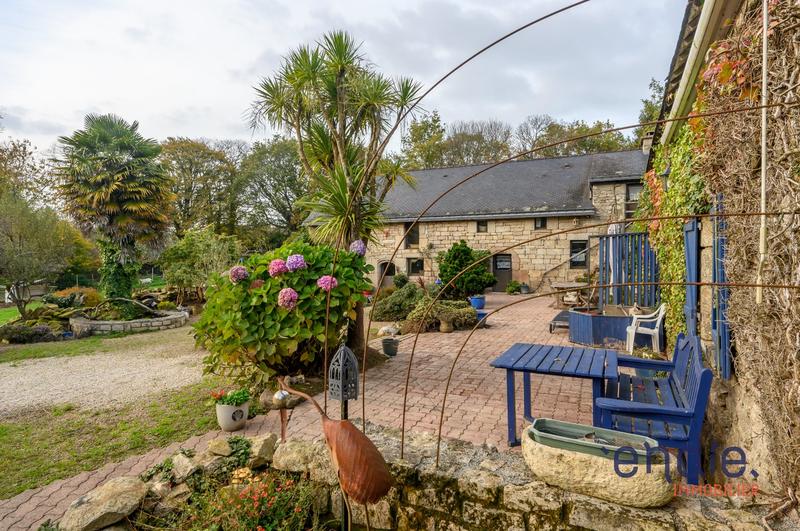 Maison - 352 m² - 13 pièces