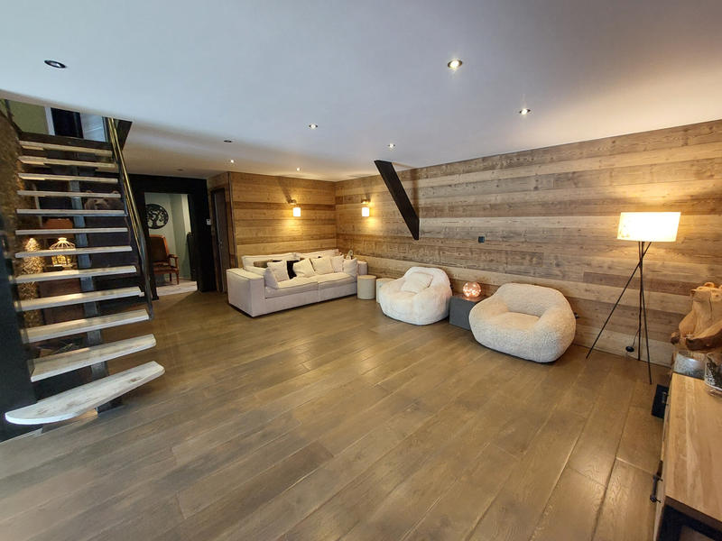 Maison - 396 m² - 14 pièces