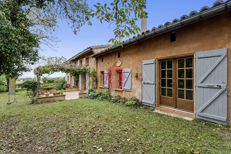 Propriété - 218 m² - 6 pièces