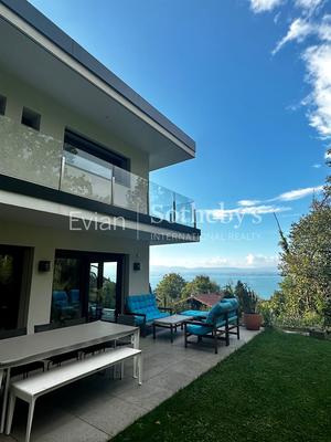 Maison - 230 m² - 6 pièces