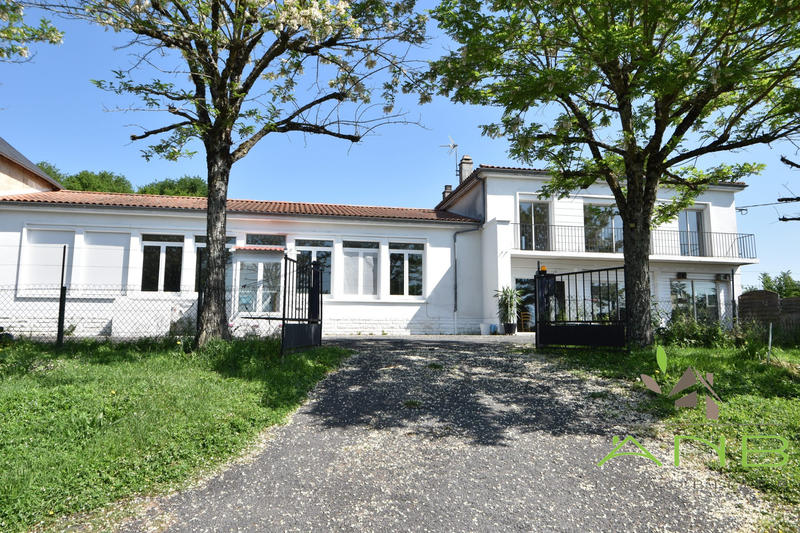 Maison - 204 m² - 6 pièces