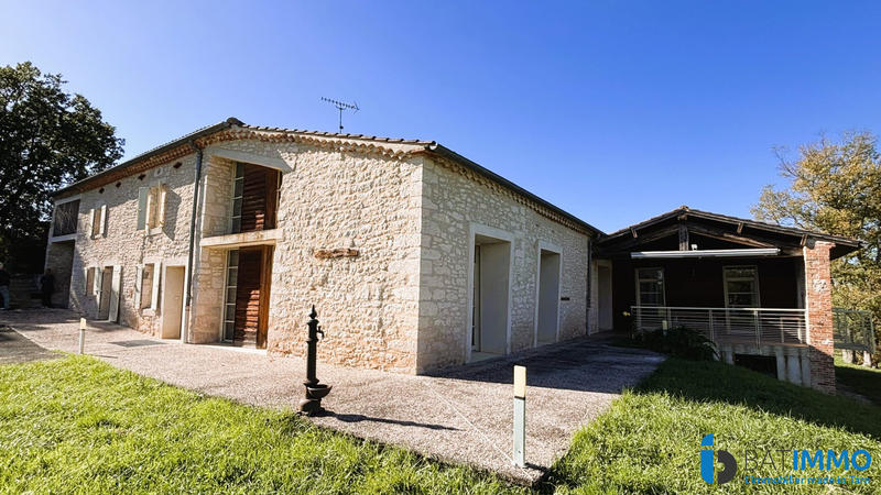 Maison - 239 m² - 7 pièces