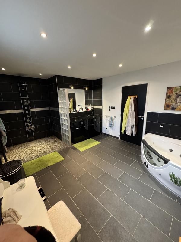 Maison - 166 m² - 5 pièces