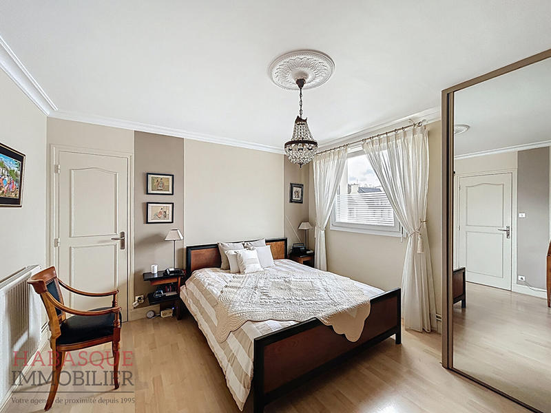 Maison - 180 m² - 8 pièces