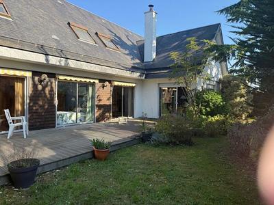 Maison - 205 m² - 9 pièces