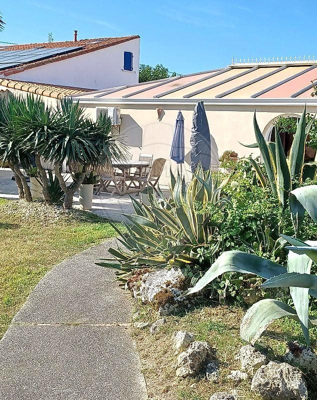 Propriété - 325 m² - 6 pièces