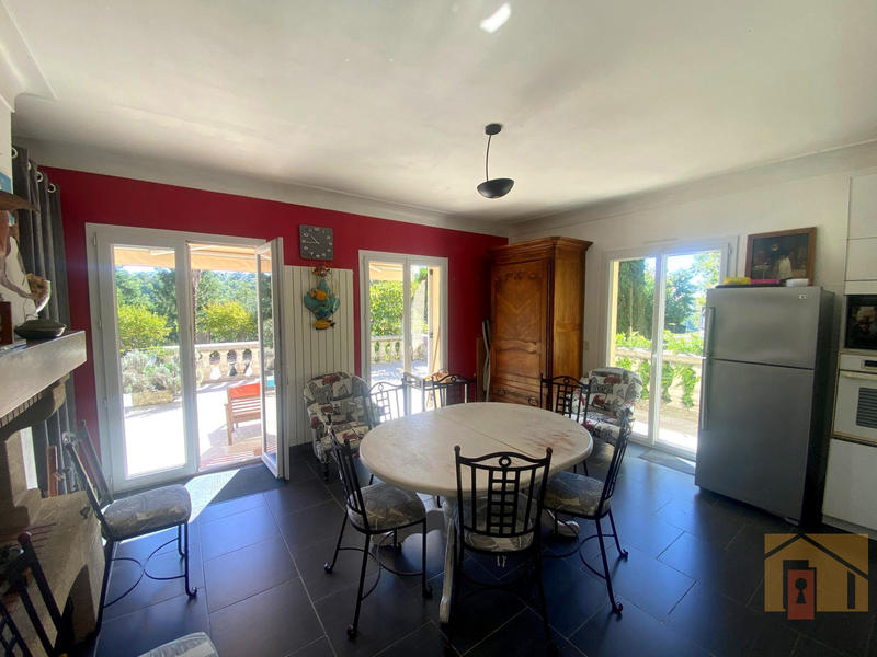 Maison - 270 m² - 9 pièces