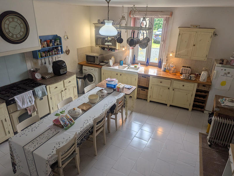 Maison - 238 m² - 8 pièces