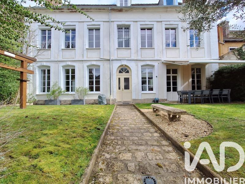 Maison - 285 m² - 8 pièces