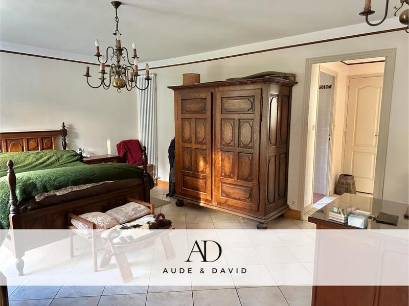 Maison - 230 m² - 8 pièces