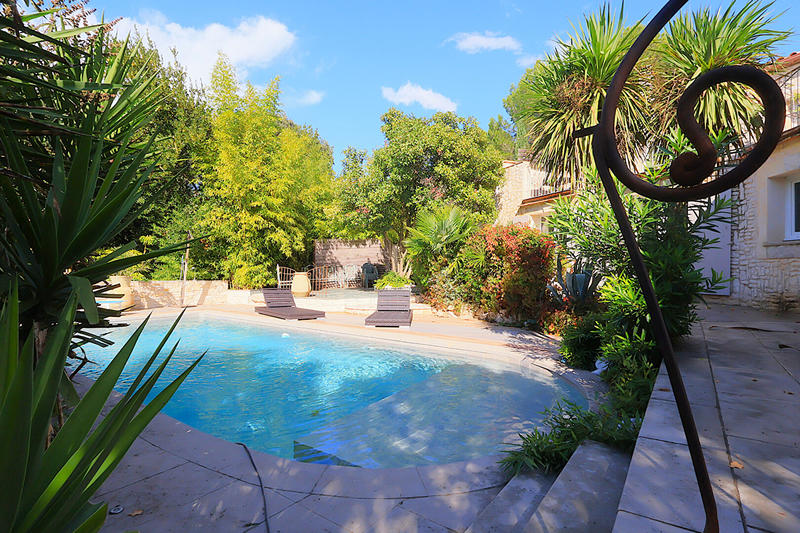 Maison - 357 m² - 8 pièces