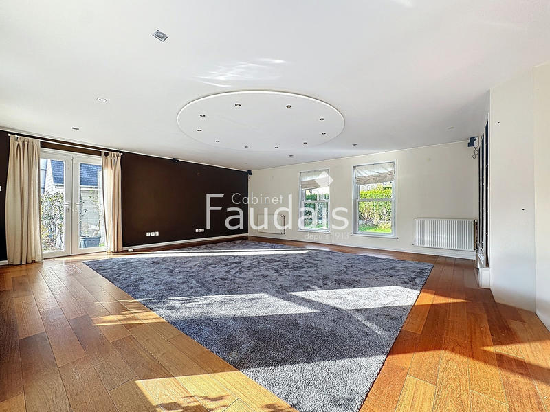 Maison - 189 m² - 6 pièces