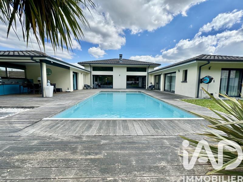 Maison - 218 m² - 7 pièces