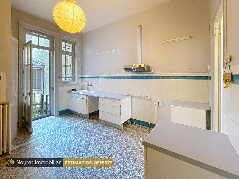 Maison - 277 m² - 12 pièces