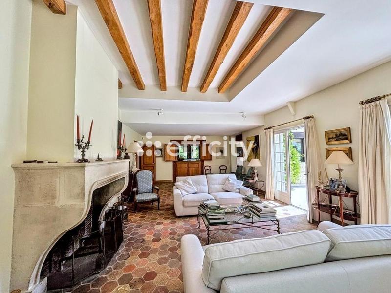 Maison - 240 m² - 9 pièces