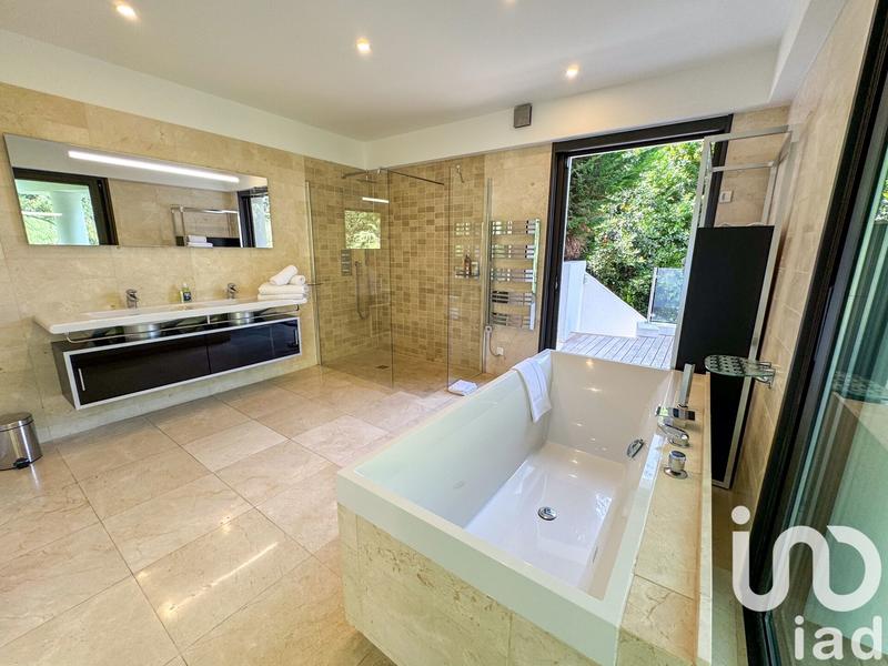 Maison - 510 m² - 7 pièces