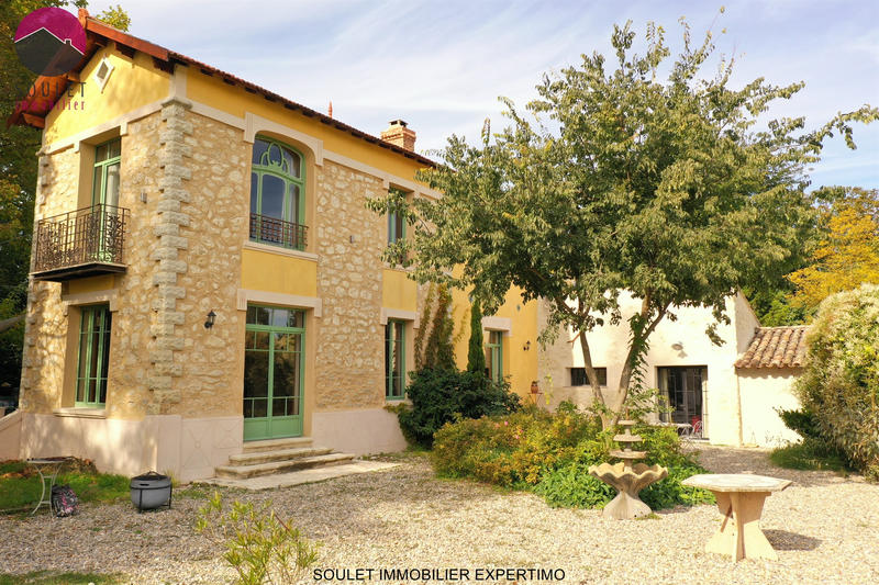 Propriété - 280 m² - 10 pièces