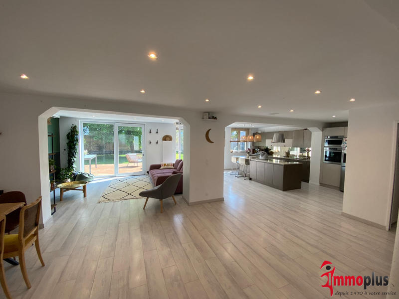 Maison - 200 m² - 8 pièces