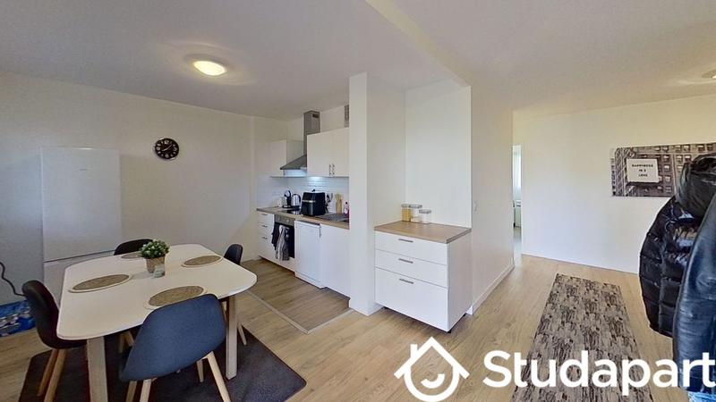 Chambre - 80 m² - 1 pièce