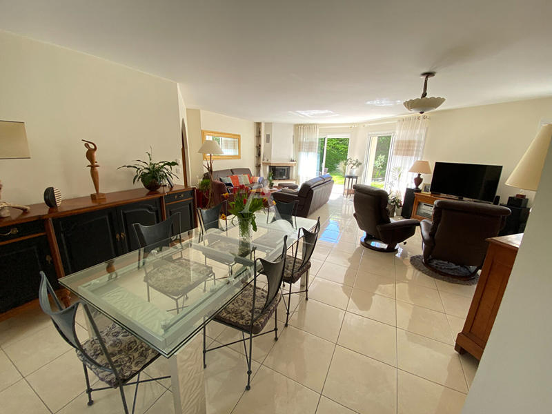 Maison - 204 m² - 8 pièces