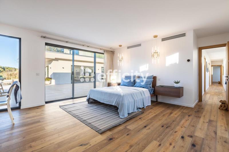 Maison - 860 m² - 14 pièces