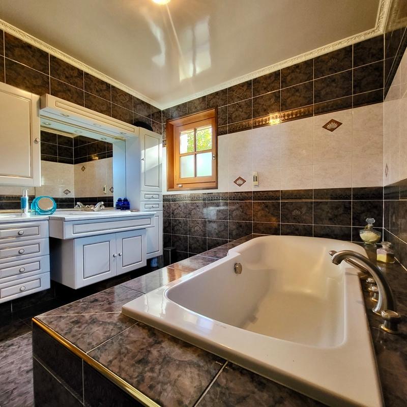 Maison - 175 m² - 6 pièces