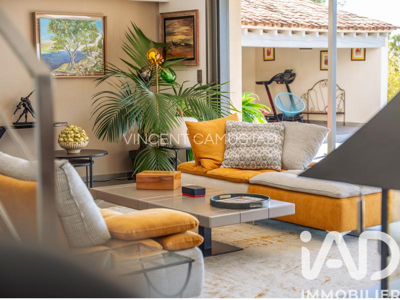 Maison - 270 m² - 7 pièces