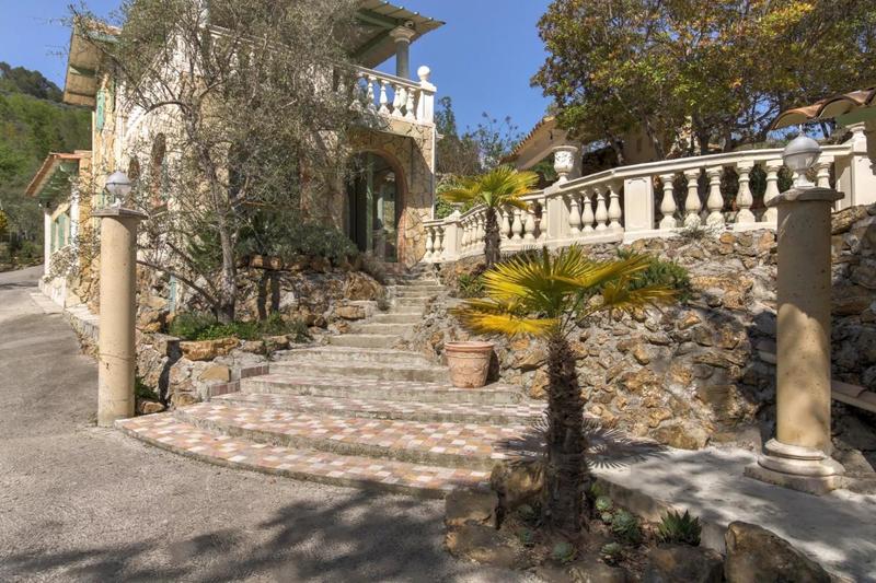 Demeure - 110 m² - 5 pièces