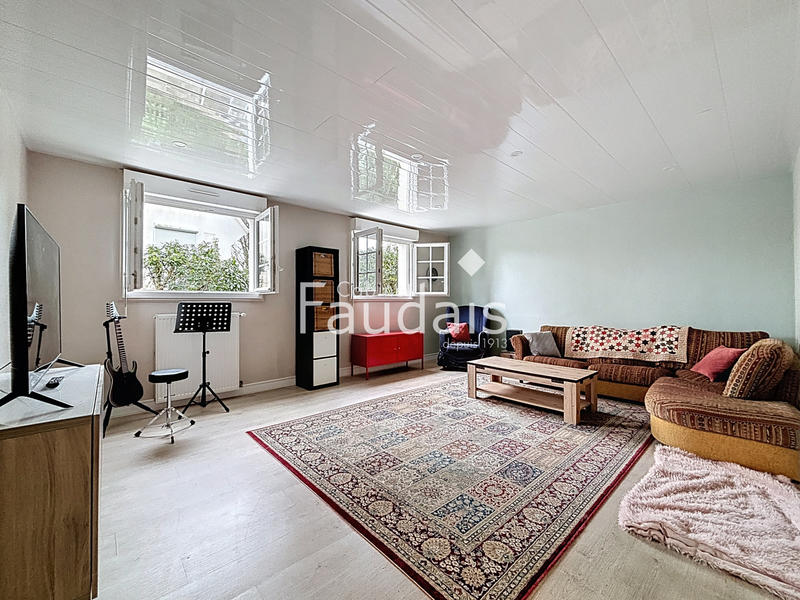 Maison - 236 m² - 8 pièces