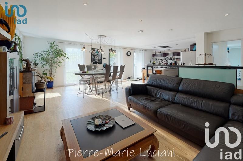 Maison - 200 m² - 5 pièces