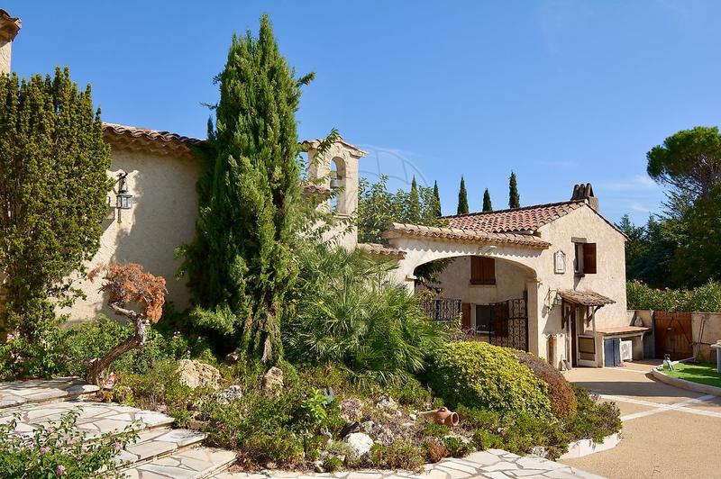 Villa - 250 m² - 6 pièces