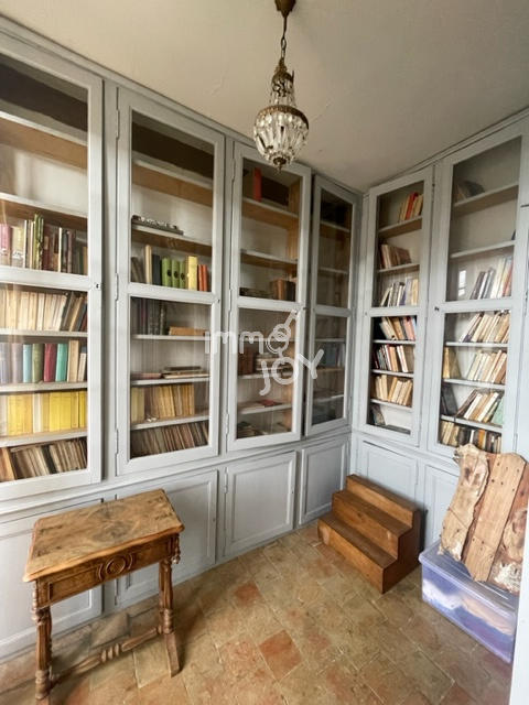 Propriété - 280 m² - 9 pièces