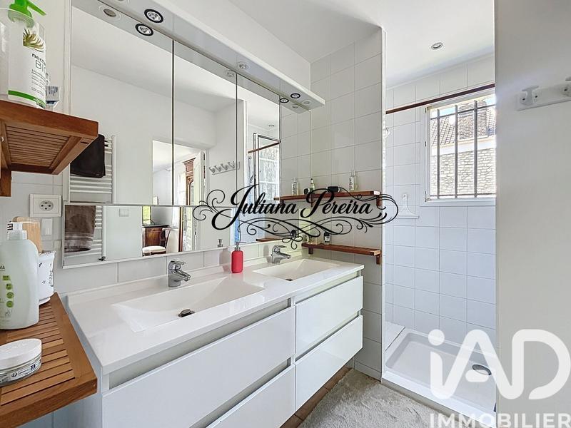 Maison - 205 m² - 9 pièces