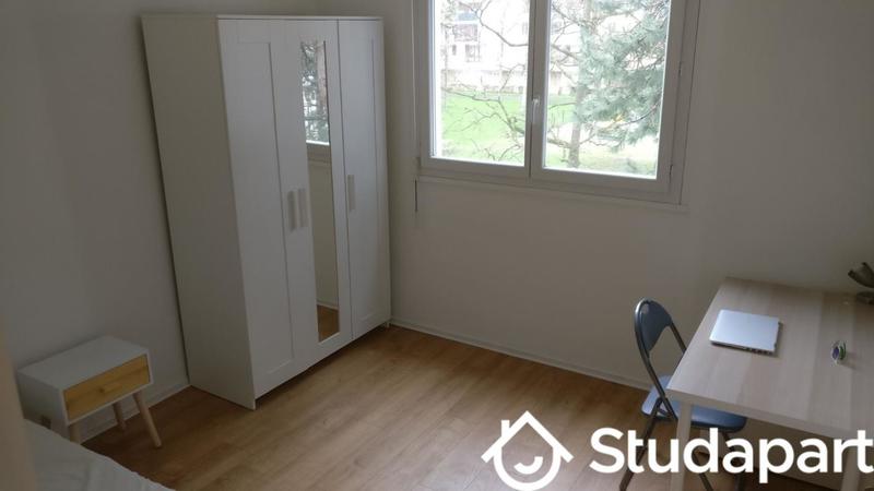 Chambre - 10 m² - 1 pièce