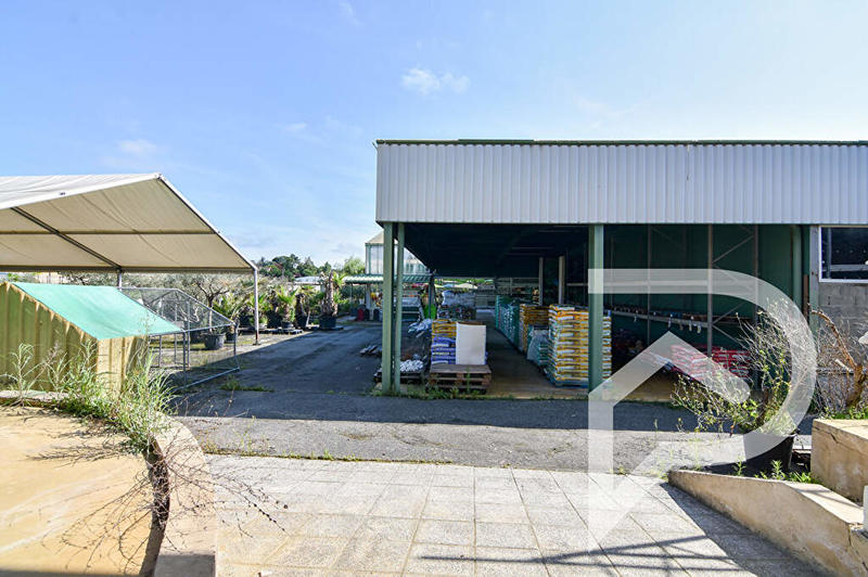 Local commercial - 2 100 m²