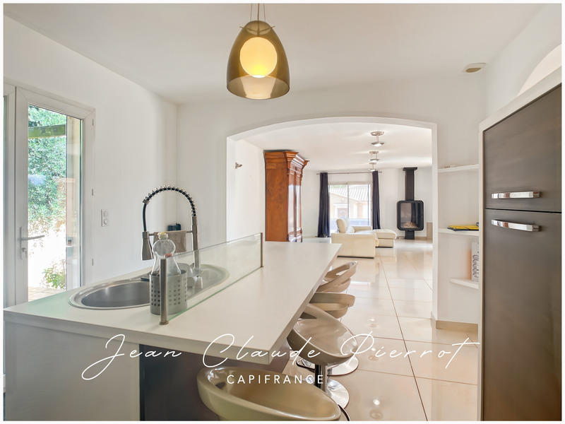 Maison - 218 m² - 5 pièces