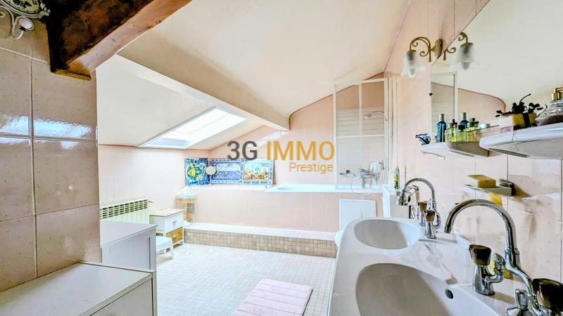 Maison - 143 m² - 8 pièces