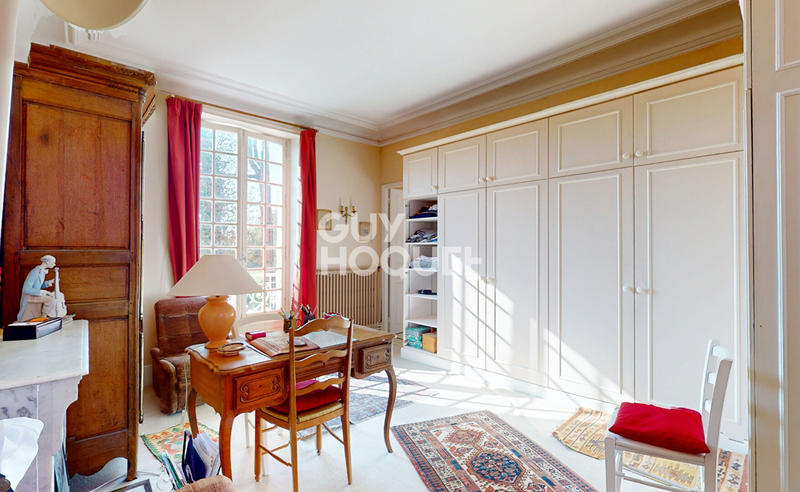 Maison - 251 m² - 12 pièces