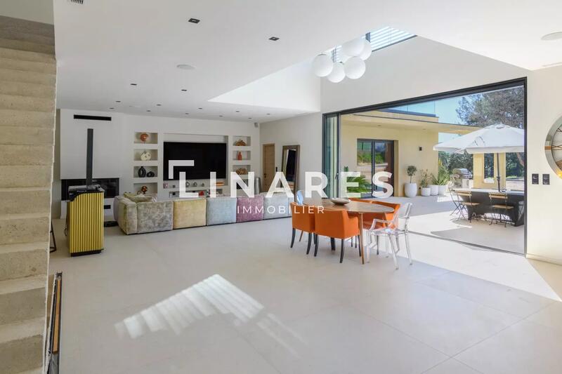 Maison - 240 m² - 5 pièces