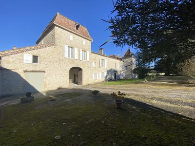 Maison - 400 m² - 12 pièces