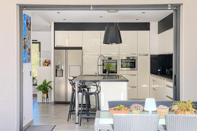 Maison - 325 m² - 8 pièces