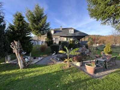 Maison - 250 m² - 9 pièces