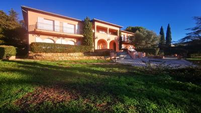 Villa - 775 m² - 12 pièces