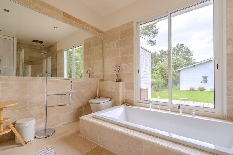 Maison - 215 m² - 7 pièces