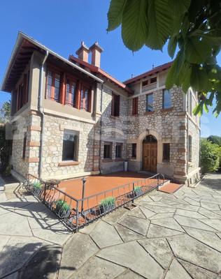 Demeure - 260 m² - 10 pièces