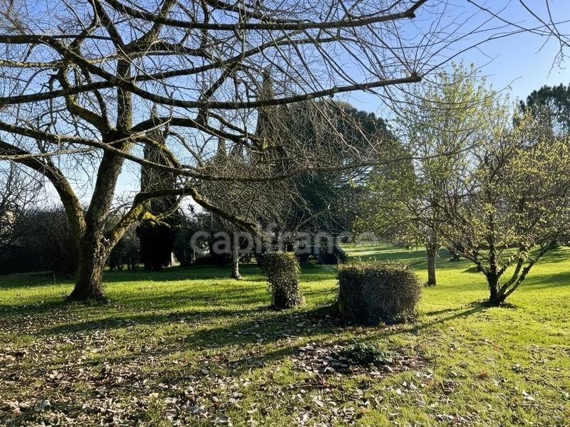 Maison - 302 m² - 12 pièces