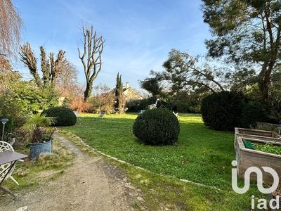 Maison - 238 m² - 9 pièces