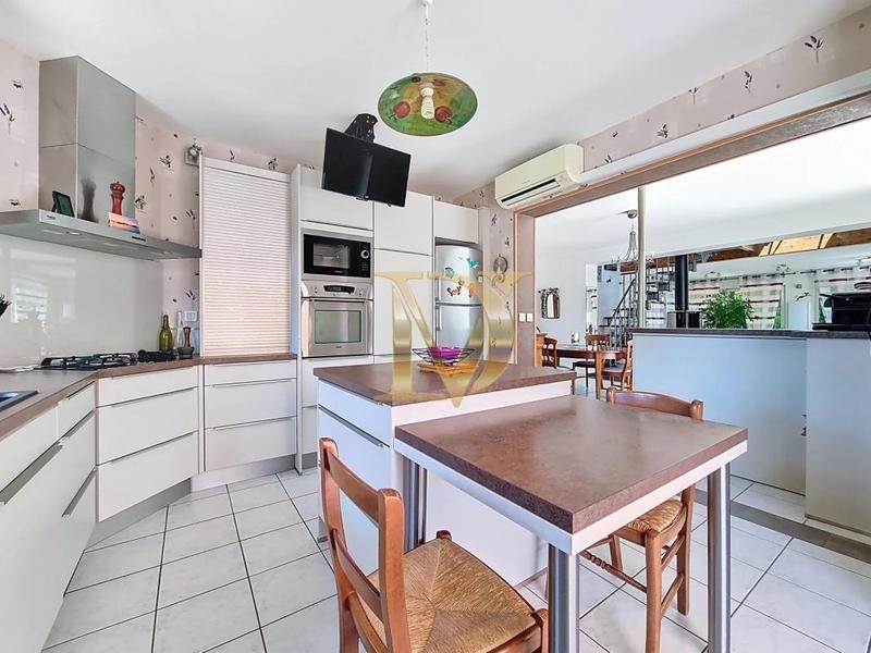 Propriété - 227 m² - 10 pièces