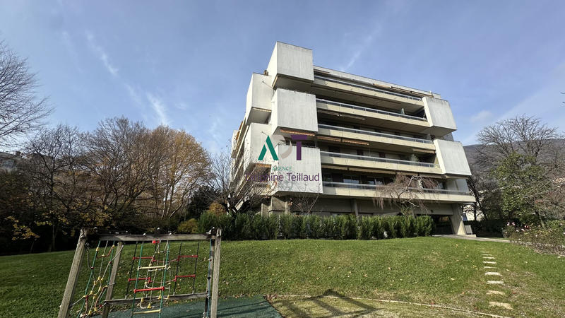 Appartement - 95 m² - 3 pièces